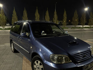 KIA Carnival foto 1