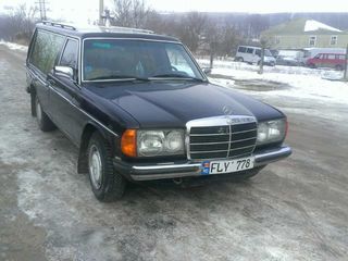 Mercedes Series (W123) foto 1