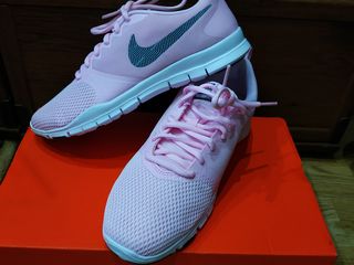 Новые кроссовки Nike. Оригинал. 38,5 размер foto 3