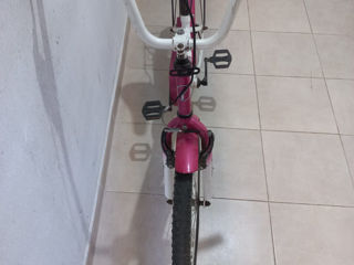 Vand Bicicleta pentru fetițe (vârtă 6-8 ani) stare bună! foto 2