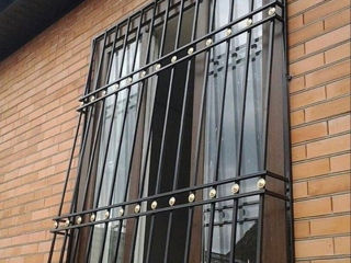 Gratii, grilaje din metal la geamuri la comandă  foto 6