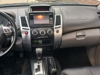 Mitsubishi Pajero Sport foto 6