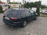 Toyota Carina foto 2