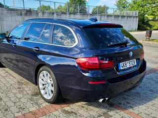 BMW 5 Series Touring foto 2