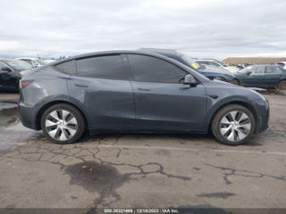 Tesla Model Y foto 12