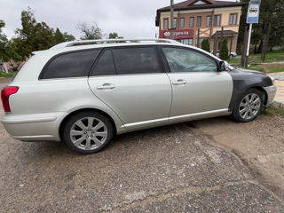 Toyota Avensis foto 9