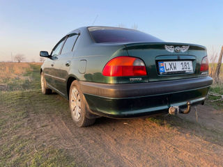 Toyota Avensis foto 3