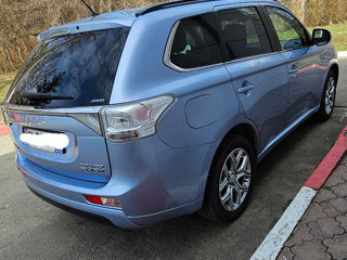 Mitsubishi Outlander foto 3