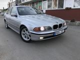 BMW 5 Series foto 4