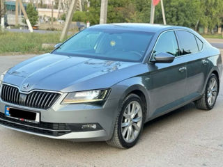 Skoda Superb foto 2