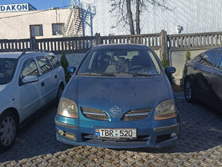 Nissan Almera Tino