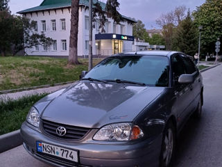 Toyota Avensis foto 4