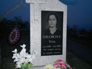 Monumente  din mozaica si granit, obiecte funerare (coroane, cruci, sicrie ) foto 6