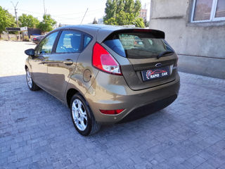 Ford Fiesta foto 4