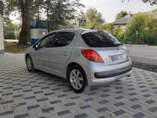 Peugeot 207 foto 3