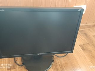 Монитор LG 20" foto 1