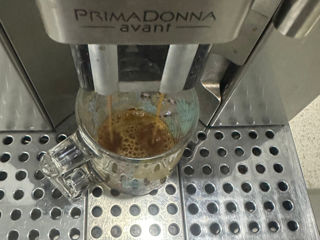 Продам кофе машину Delonghi PrimaDona avant