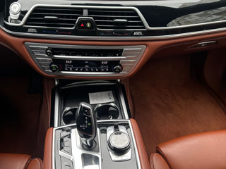 BMW 7 Series foto 12