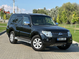 Mitsubishi Pajero foto 2