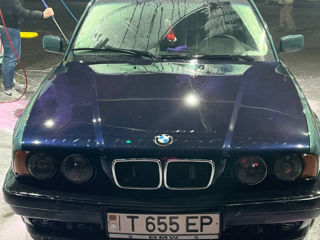 BMW 5 Series Touring foto 2