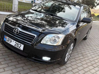 Toyota Avensis foto 4