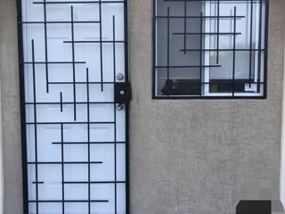 Двери решетчатые и решетки защитные  на ваши окна!