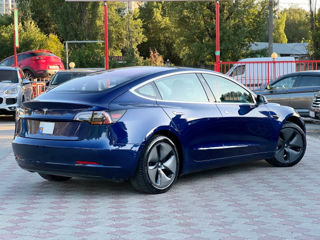 Tesla Model 3 foto 2