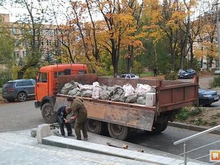 Вывоз строительного и бытового мусора / Îndepărtarea gunoiului de construcție și de uz casnic foto 2