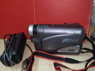 Видеокамера S-VHS-C