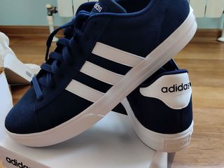 Продам новые кроссовки Adidas наш 44-44,5 размер,стелька 28,5 см оригинал foto 2
