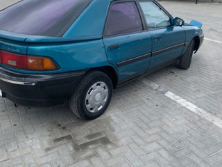 Mazda 323 foto 2