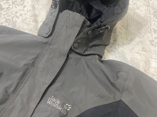 Горнолыжная куртка Jack Wolfskin.