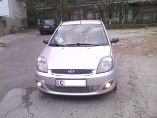 Ford Fiesta foto 1