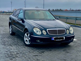 Mercedes E-Class foto 2