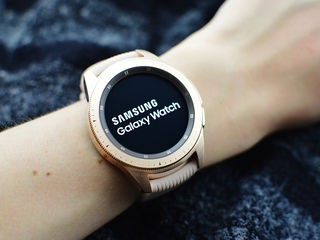 Smart Chasy Samsung Galaxy Watch 42mm Rose Gold 00 Lei Est Ves Komplekt