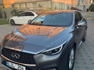 Infiniti Q30 foto 1