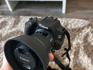 Canon 250D