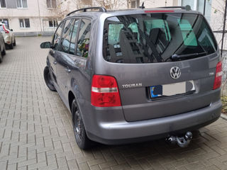 Volkswagen Touran foto 2