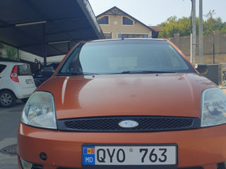 Ford Fiesta 5D foto 5