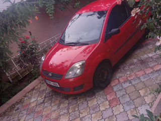 Ford Fiesta foto 3