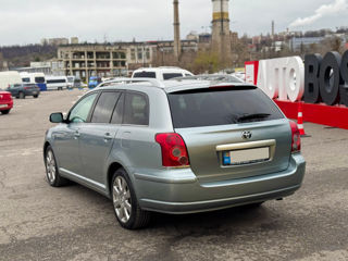 Toyota Avensis foto 9