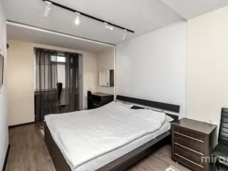 Apartament cu 2 camere, 80 m², Centru, Chișinău foto 2