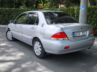 Mitsubishi Lancer foto 4