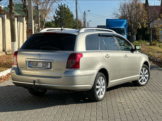 Toyota Avensis foto 5