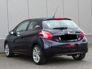 Peugeot 208 foto 2