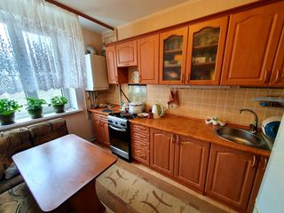 Apartament in Ialoveni,et 3 din 5,euroreparatie.Pret 43500 euro. foto 3