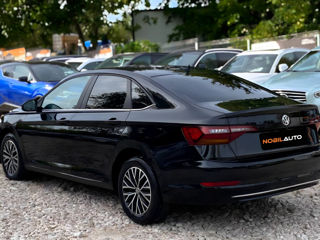 Volkswagen Jetta foto 4