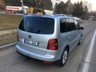 Volkswagen Touran foto 4