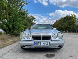 Mercedes E-Class foto 1