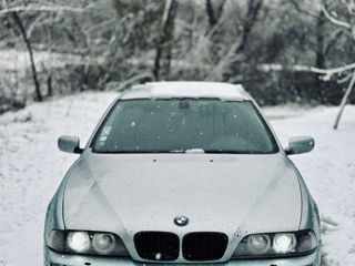 BMW 5 Series foto 2